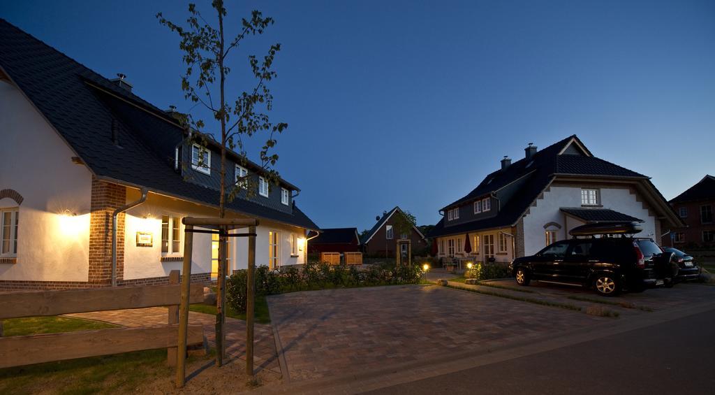 GUTSHOFHÄUSER Ferienhäuser Pendorf Sellin  Rum bild